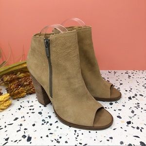 Lucky Brand Lamija Peep Toe Tan Suede Bootie Sz 7